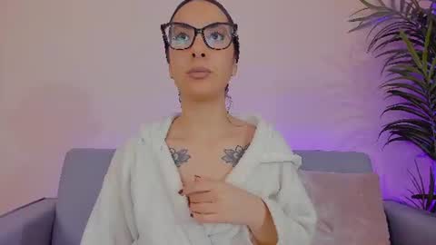 Sarah Luna online show from 2, 7, 2026