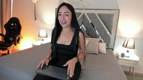 Snapshot of mia_davis__ chatting on 29, 5, 2026 mia_davis__ online show from 29, 5, 2026