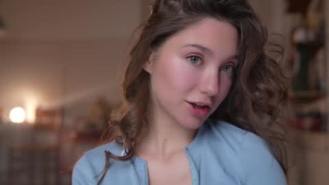 Mia online show from 3, 10, 2025