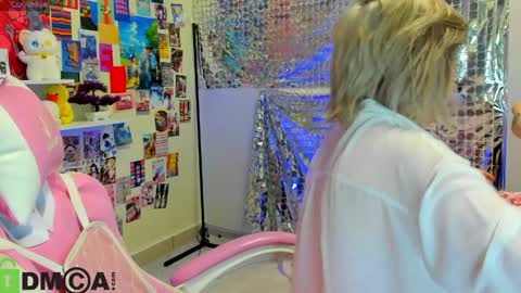 Snapshot of mia_ferd chatting on 5, 4, 2026 Mia online show from 5, 4, 2026