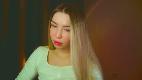 Mia online show from 7, 1, 2025