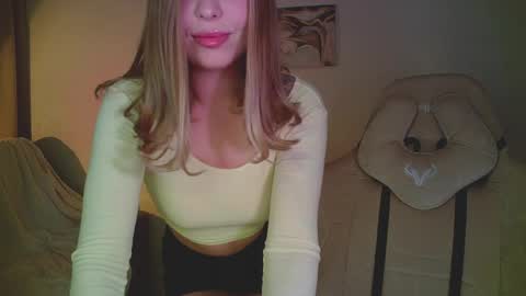 Snapshot of mia_fleur_ chatting on 2, 4, 2026 Mia online show from 2, 4, 2026