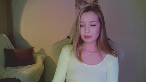 Snapshot of mia_fleur_ chatting on 24, 4, 2026 Mia online show from 24, 4, 2026