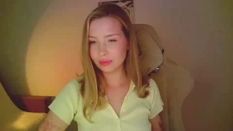 Snapshot of mia_fleur_ chatting on 14, 6, 2026 Mia online show from 14, 6, 2026