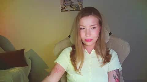 Snapshot of mia_fleur_ chatting on 14, 7, 2026 Mia online show from 14, 7, 2026