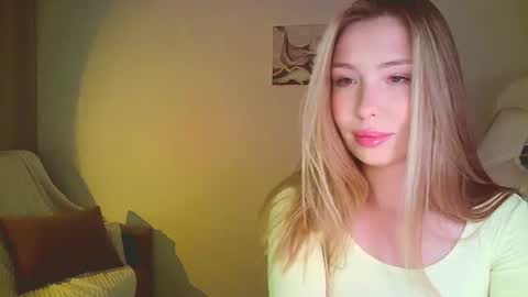 Snapshot of mia_fleur_ chatting on 17, 7, 2026 Mia online show from 17, 7, 2026