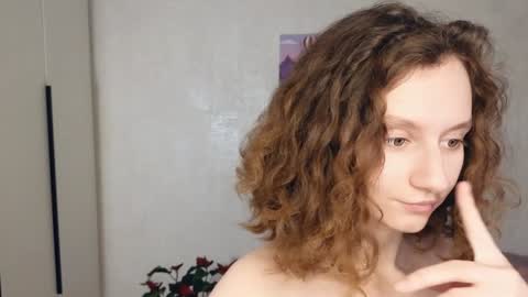 Mia  online show from 28, 1, 2025