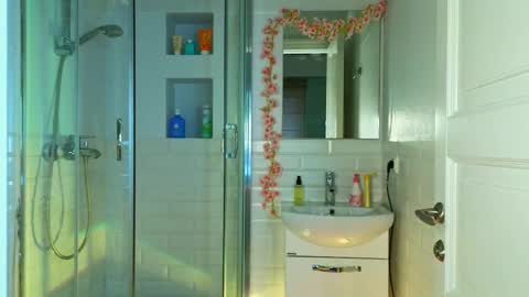 Mia online show from 28, 2, 2025