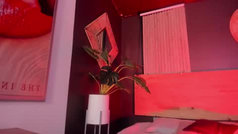 Snapshot of mia_jagger chatting on 7, 11, 2025 Val online show from 7, 11, 2025