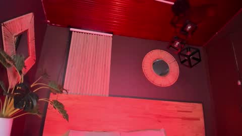 Snapshot of mia_jagger chatting on 25, 11, 2025 Val online show from 25, 11, 2025