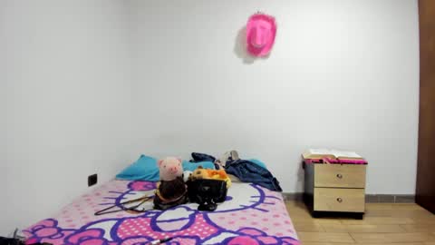 mia kaneee online show from 28, 12, 2024