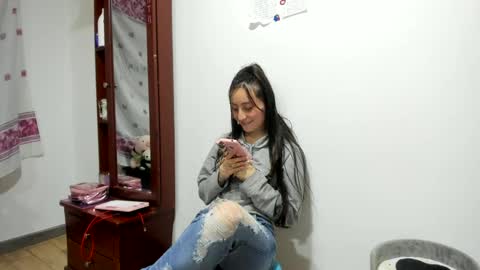 mia kaneee online show from 12, 1, 2025