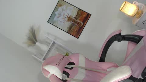 Your Pretty Petite Mia  online show from 25, 2, 2026