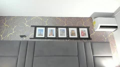 Snapshot of mia_kisses2 chatting on 5, 4, 2026 Mia online show from 5, 4, 2026