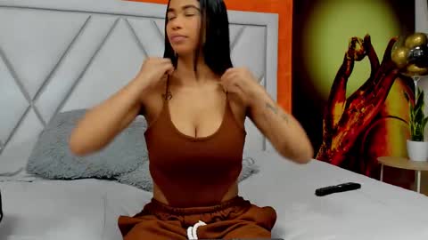 MIA KLEIM online show from 5, 12, 2025