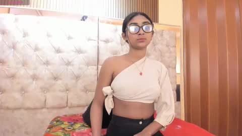 Mia.  online show from 29, 5, 2026