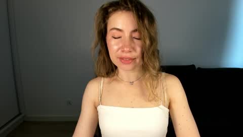 Snapshot of mia_luxx92 chatting on 22, 4, 2026 Mia online show from 22, 4, 2026