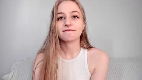 Snapshot of mia_meows chatting on 26, 4, 2026 Mia here Appreciate your support online show from 26, 4, 2026