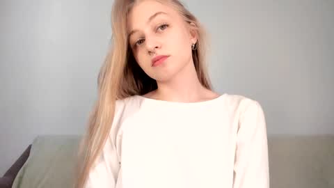 Snapshot of mia_meows chatting on 21, 5, 2026 Mia here Appreciate your support online show from 21, 5, 2026