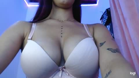mia independent model online show from 6, 2, 2025
