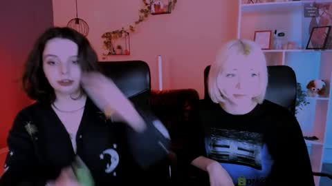 Snapshot of mia_mooon_ chatting on 25, 4, 2026 mia_mooon_ online show from 25, 4, 2026