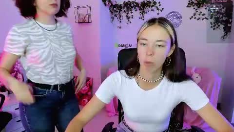 Snapshot of mia_mooon_ chatting on 6, 7, 2026 mia_mooon_ online show from 6, 7, 2026