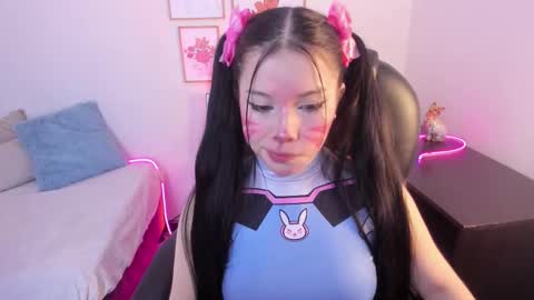 Snapshot of mia_moralez chatting on 6, 11, 2025 MIA online show from 6, 11, 2025