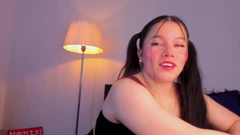 Snapshot of mia_moralez chatting on 19, 5, 2026 MIA online show from 19, 5, 2026