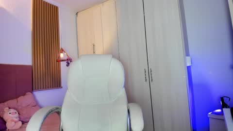 Mia Nevaeh - follow me online show from 19, 5, 2026