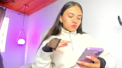 Mia Nevaeh - follow me online show from 2, 8, 2026