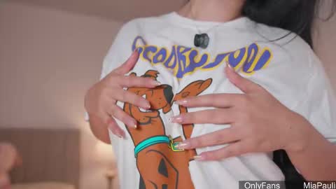 Snapshot of mia_paulina chatting on 7, 3, 2026 Instagram Nelyiramirez online show from 7, 3, 2026