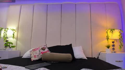 mia rousse25 online show from 1, 12, 2025