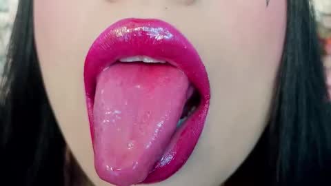 Mia online show from 23, 11, 2025