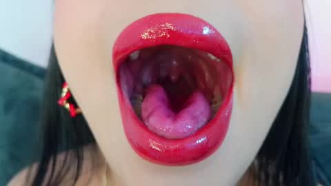 Snapshot of mia_roux1 chatting on 22, 4, 2026 Mia online show from 22, 4, 2026