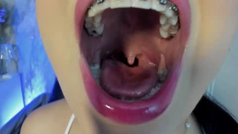 Snapshot of mia_roux13 chatting on 4, 11, 2025 Mia Roux online show from 4, 11, 2025