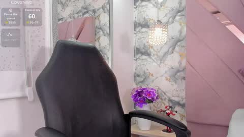 Snapshot of mia_rouxx1 chatting on 16, 4, 2026 Mia online show from 16, 4, 2026