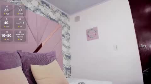 Snapshot of mia_rouxx1 chatting on 29, 4, 2026 Mia online show from 29, 4, 2026