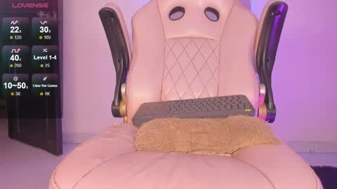 Snapshot of mia_royal chatting on 9, 4, 2026 mia_royal online show from 9, 4, 2026