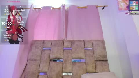 Snapshot of mia_royal chatting on 10, 4, 2026 mia_royal online show from 10, 4, 2026