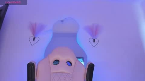 Snapshot of mia_royal chatting on 18, 4, 2026 mia_royal online show from 18, 4, 2026