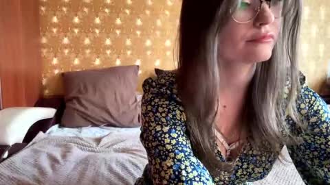 Snapshot of mia_shine_bright chatting on 9, 11, 2025 Mia online show from 9, 11, 2025