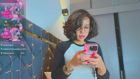 Snapshot of mia_sirenia chatting on 12, 1, 2025 Mia online show from 12, 1, 2025