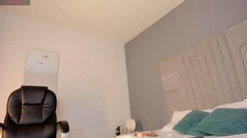 mia_smith_x online show from 28, 2, 2025