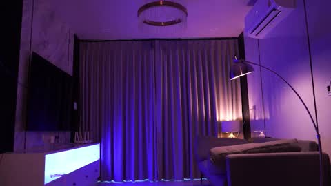 Snapshot of mia_vixen_ chatting on 3, 10, 2025 VixenMia online show from 3, 10, 2025