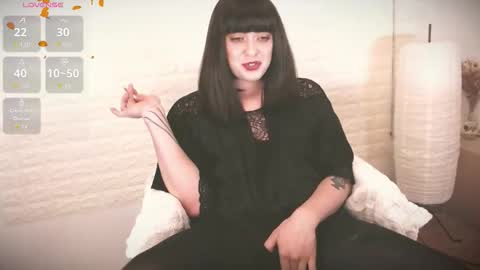 mia_wallase online show from 23, 11, 2025