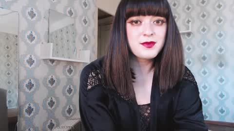 mia_wallase online show from 4, 4, 2026