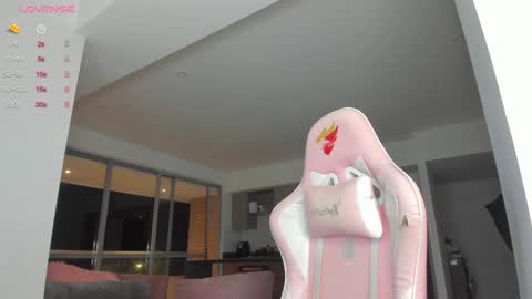 Snapshot of mia_yourmommy chatting on 22, 1, 2025     online show from 22, 1, 2025