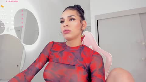 Snapshot of mia_yourmommy chatting on 5, 2, 2025     online show from 5, 2, 2025