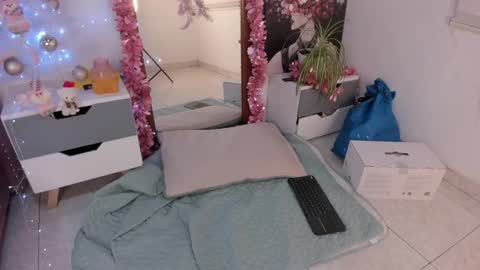 Snapshot of mia_zafir chatting on 23, 12, 2025 mia_zafir online show from 23, 12, 2025