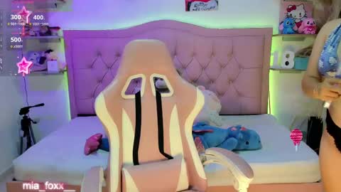 Mia online show from 7, 11, 2025